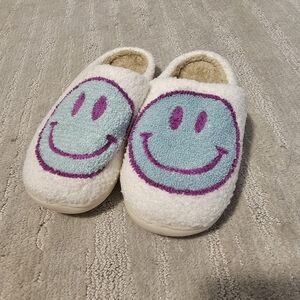 Creme & Teal Smiley Slippers
